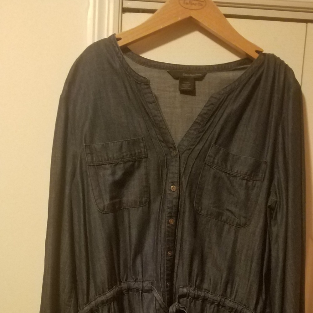 Versatile dark denim, long-sleeve dress.